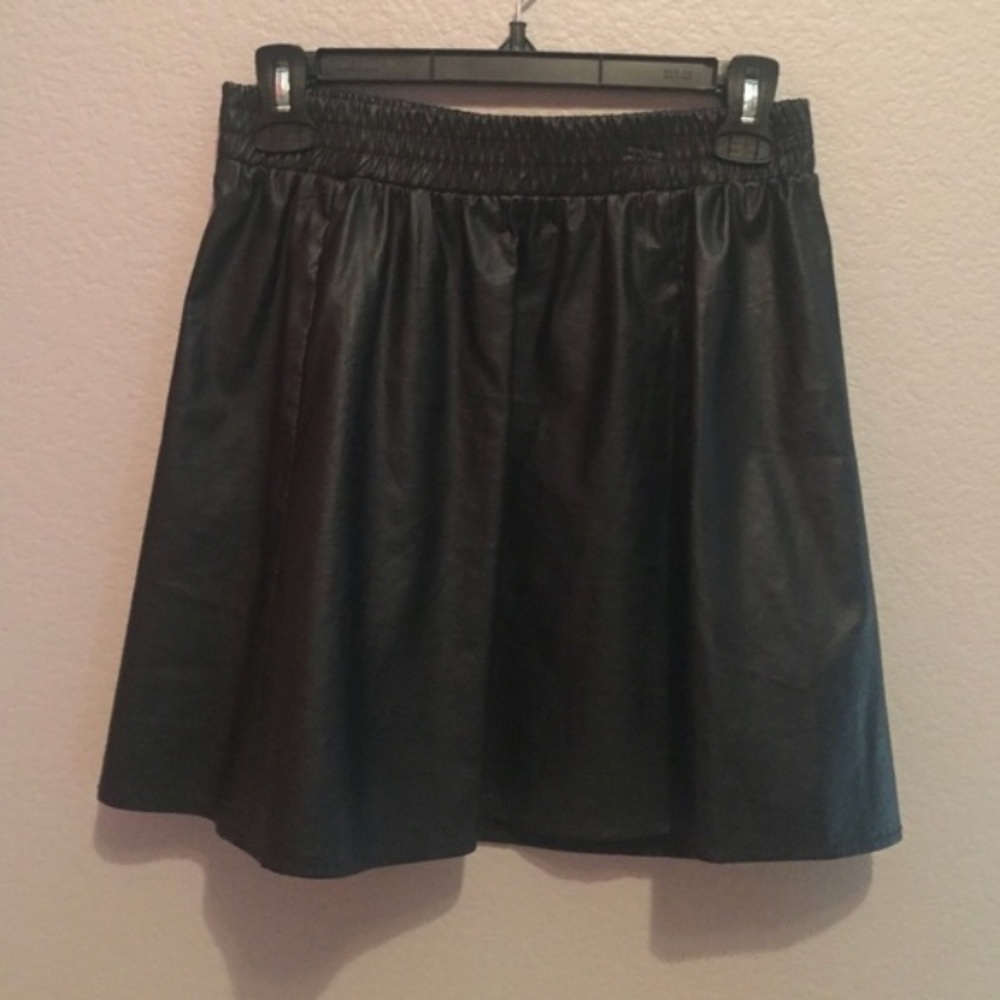 black skater skirt
